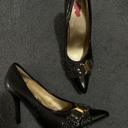 Black Closed Pointed Toe Heels 