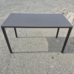 WOOD TOP METAL LEGS TABLE. 