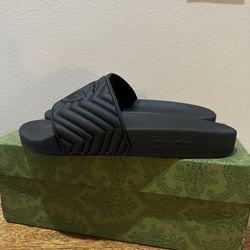 New Woman’s Gucci Slides 7-7.5 