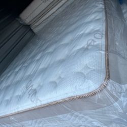 Brand New Organic Saatva RX California King Mattress. 