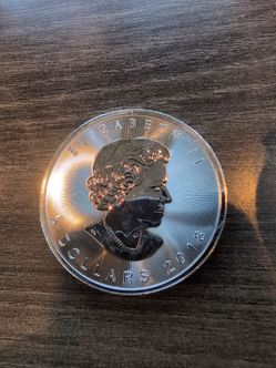 2018 silver Canadian maple leaf 🌿