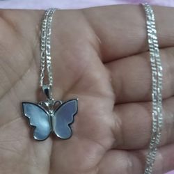 925 Sterling Silver Chain With The Pendant/Cadena Con Dije De Mariposa De Plata 925 Con Opalo