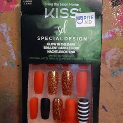 Halloween Nails Glow In Da Dark🎃