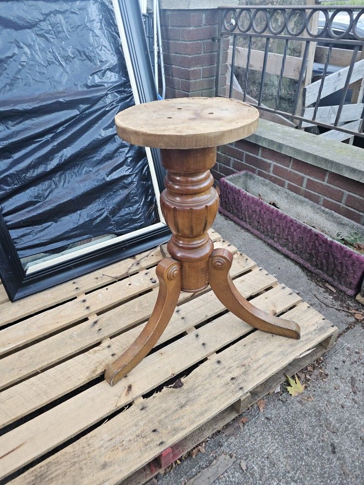 FREE PEDESTAL AND STEP STOOL