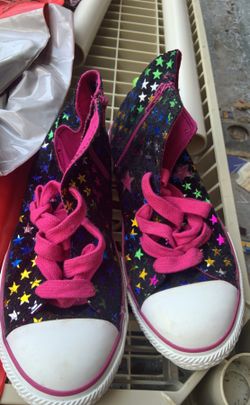 Converse tennis shoes