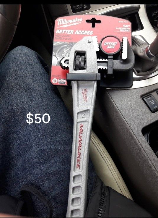 MILWAUKEE PIPE WRENCH