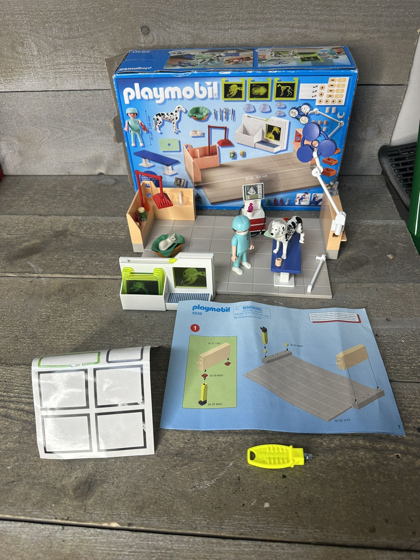 Playmobil City Life Vet Pet Examination Room Play Set #5530 RETIRED