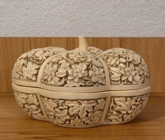 Arnat Carved Pumpkin Tricket Box