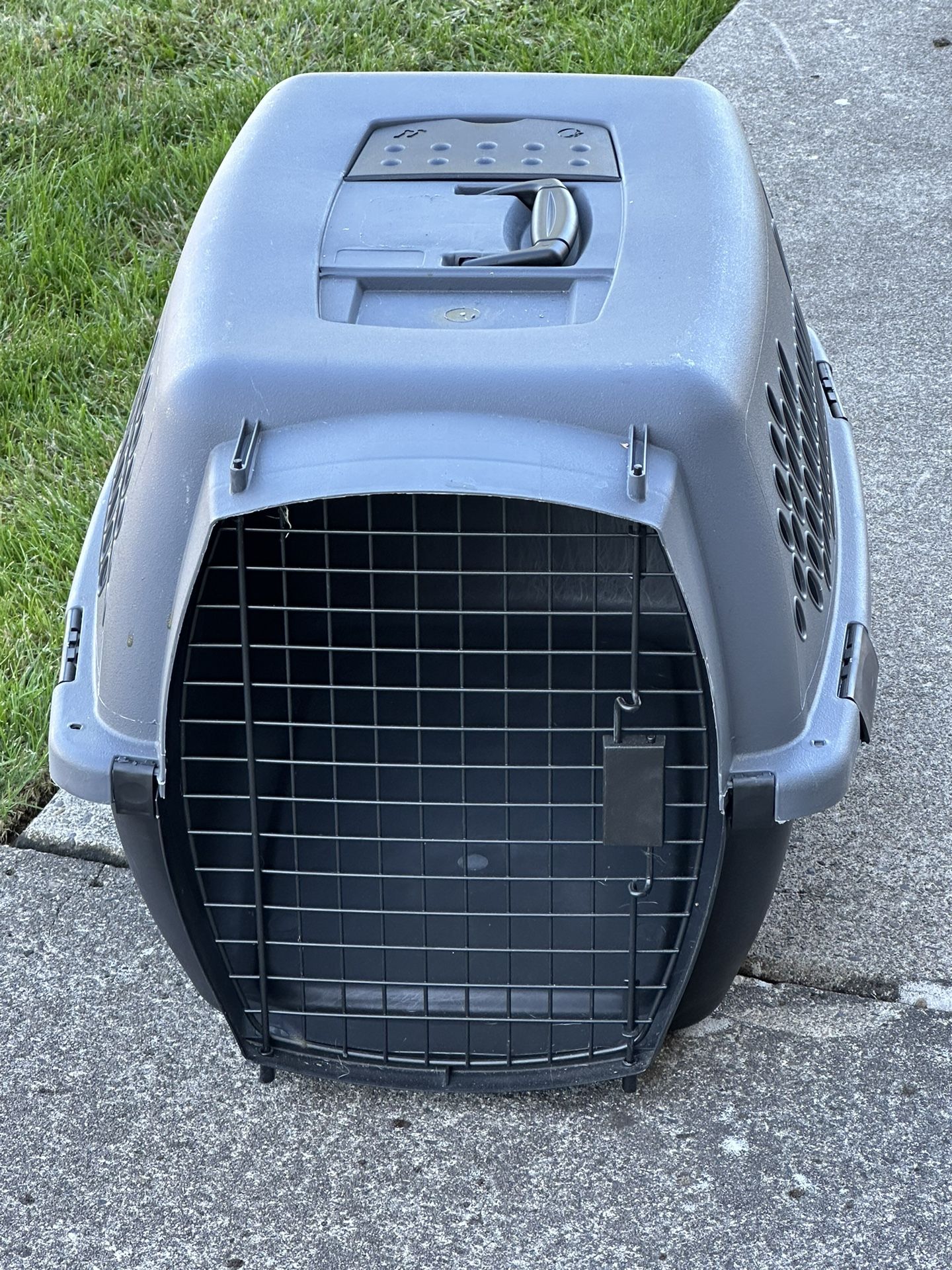 Medium - Small Animal Carrier-price Drop
