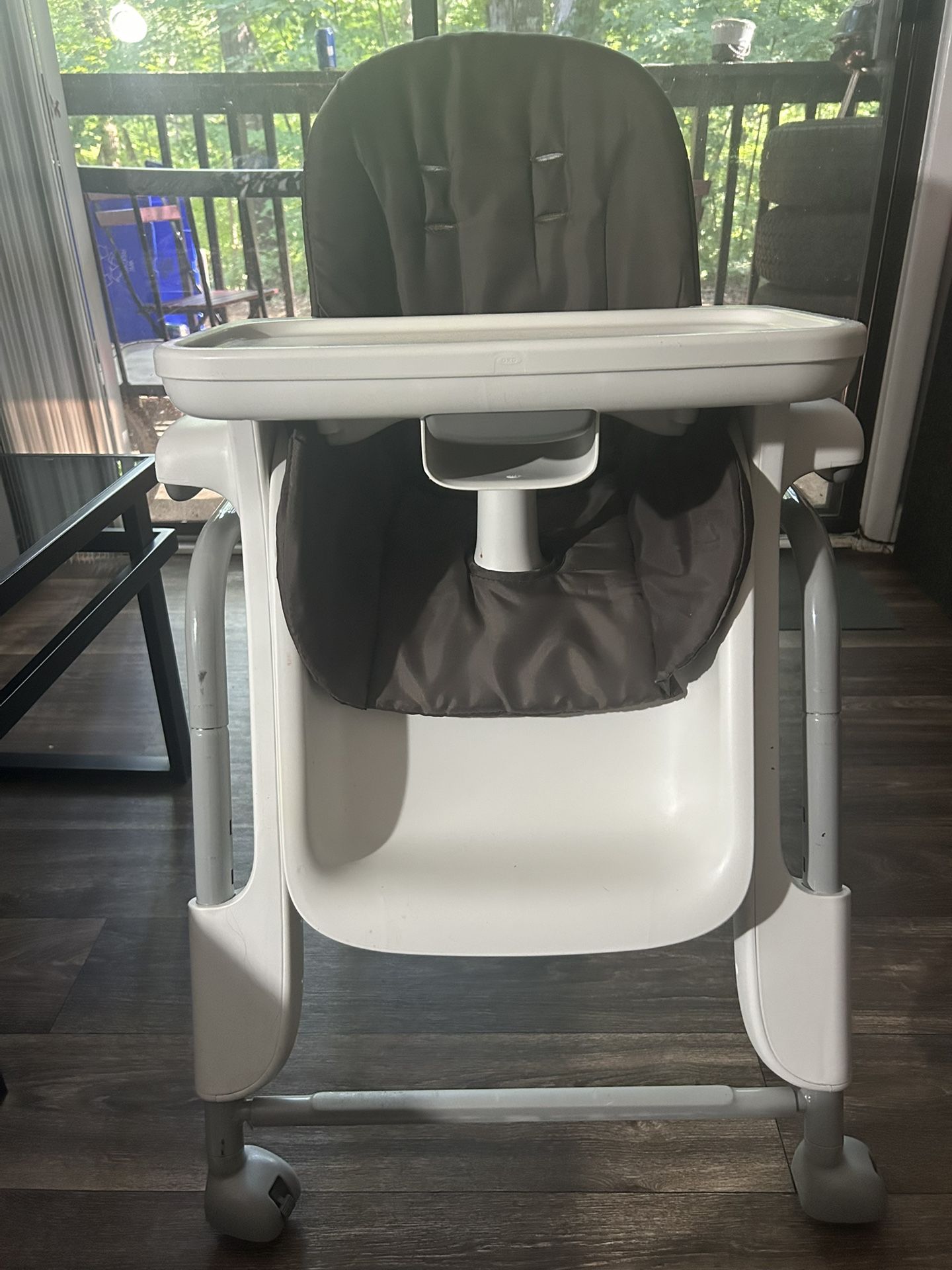 Baby High Chair & Coffee Table / Silla Alta Para Bebé Y Mesa De Centro