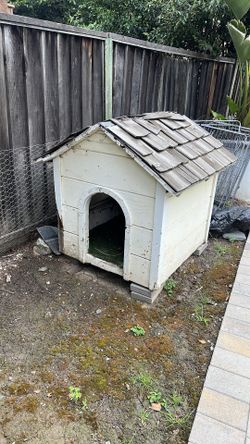 Free dog house