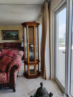 Curio Cabinet Lighted