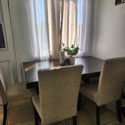 Dinner Table Sits 6 With Stool