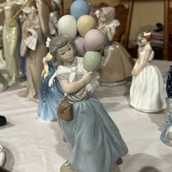 Llardro Figurine. Balloon Seller