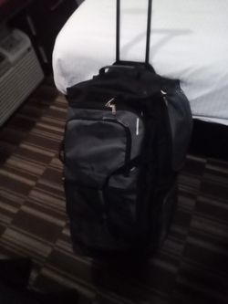 On Wheels Extra Large Storaged Suitcase Duffle Bag Thumbnail