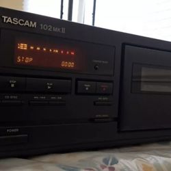 TASCAM 102MKII SINGLE CASSETTE RECORDER DECK - Powers Up