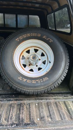5 lug ford 15”wheels w/ 31x10.5 tires m/s studded