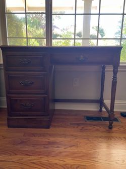 Free desk