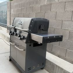 Broil King Regal S 590 Pro Natural Gas Grill - Premium 5-Burner Stainless Steel BBQ