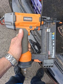 Pin nailer