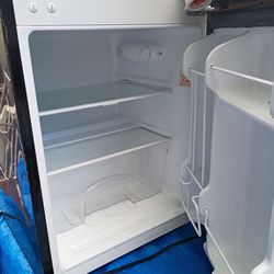 Mini refrigerator