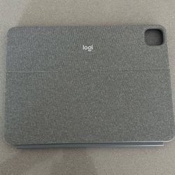 iPad Pro 11-Logitech Combo Keyboard 