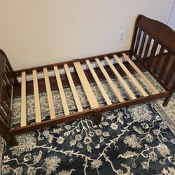 Toddler Bed + Graco Mattress, Solid Wood, Excellent Conditon - Like New