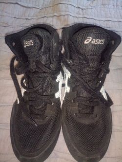 Basics wrestling boys shoe