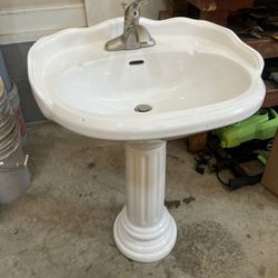 Faucet With Pedestal Sinks 