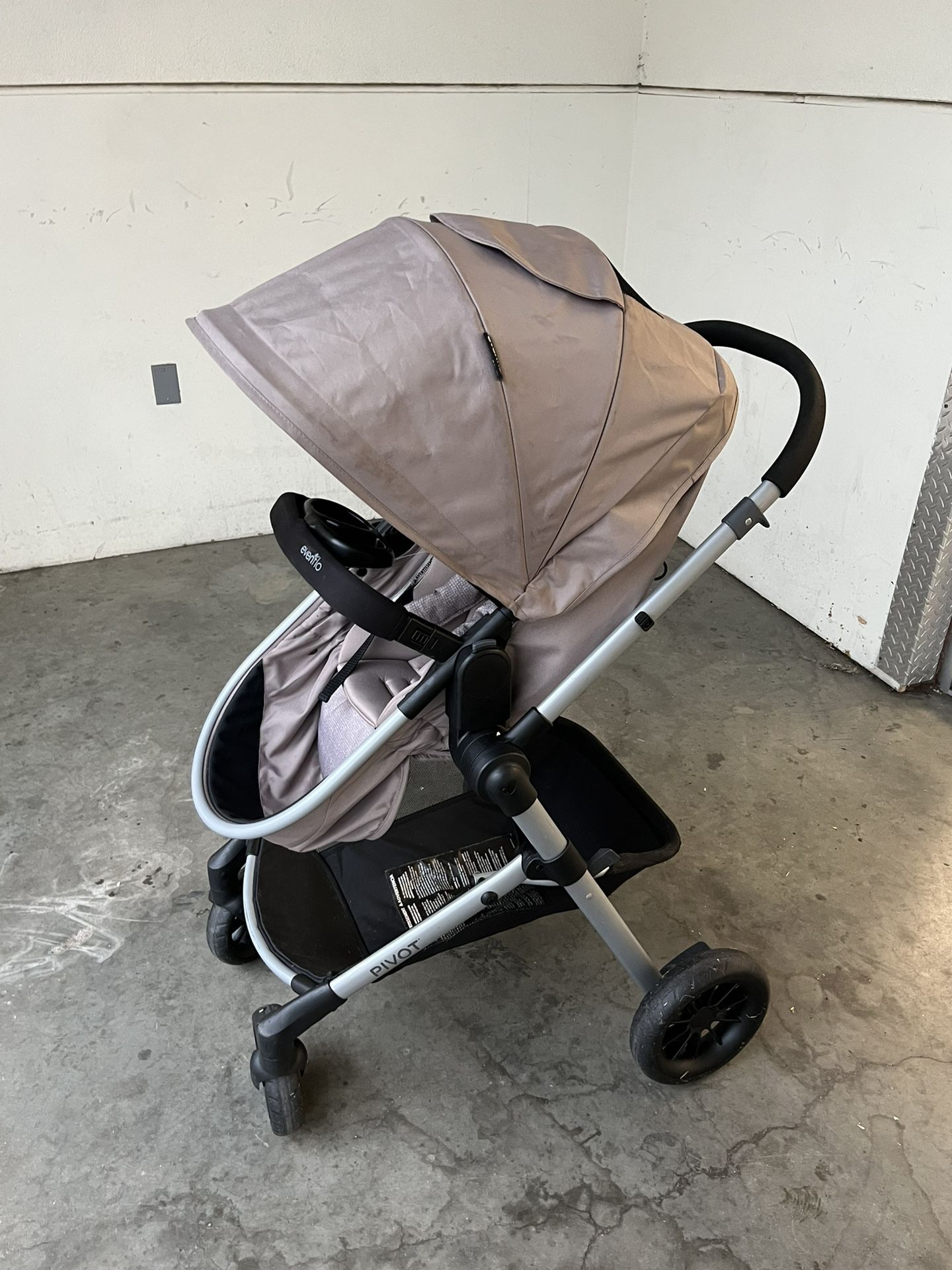 Evenflo Pivot Modular Travel System With Light Max