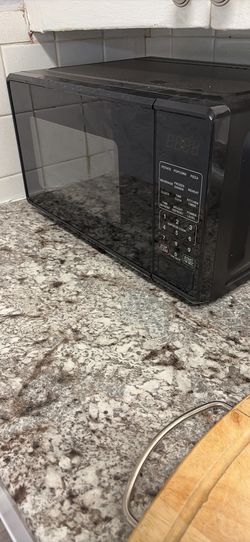 Black 700 Watt Microwave