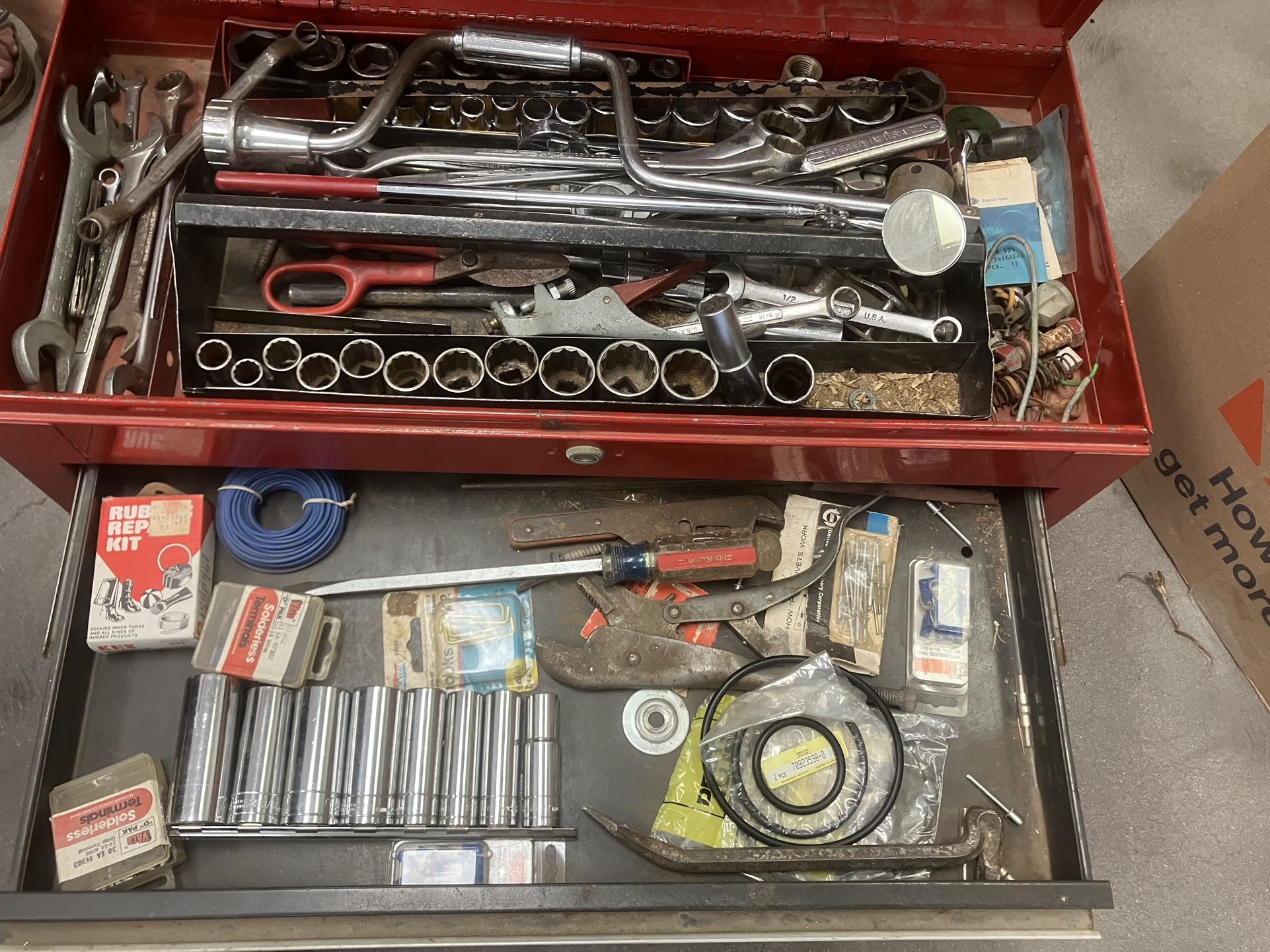 Craftsman Tool box with tool