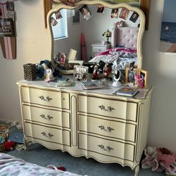 Dresser with Mirror and 6 drawer