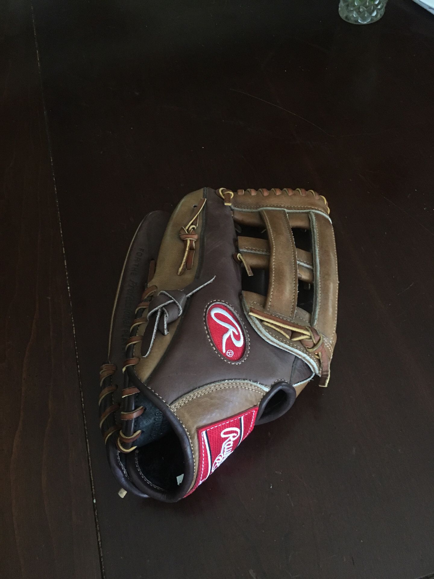 Left handed Rawlings baseball/softball glove