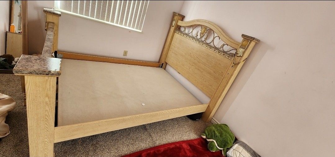 Queen Bedroom Set
