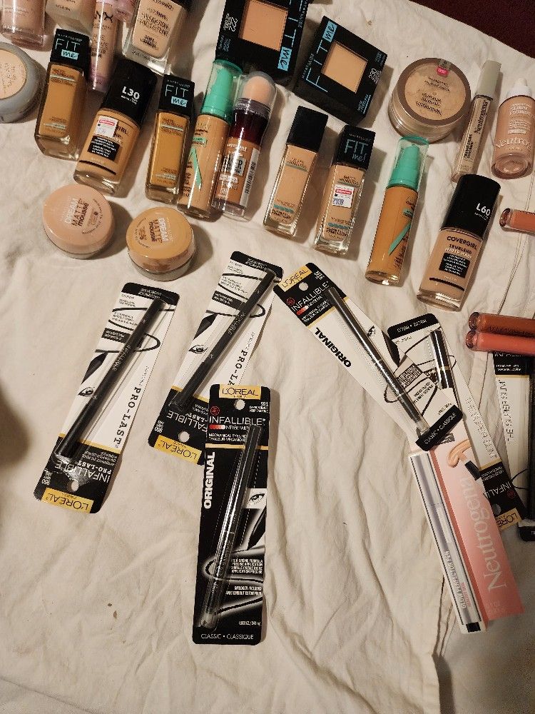 Bunch Of Make Up Assorted