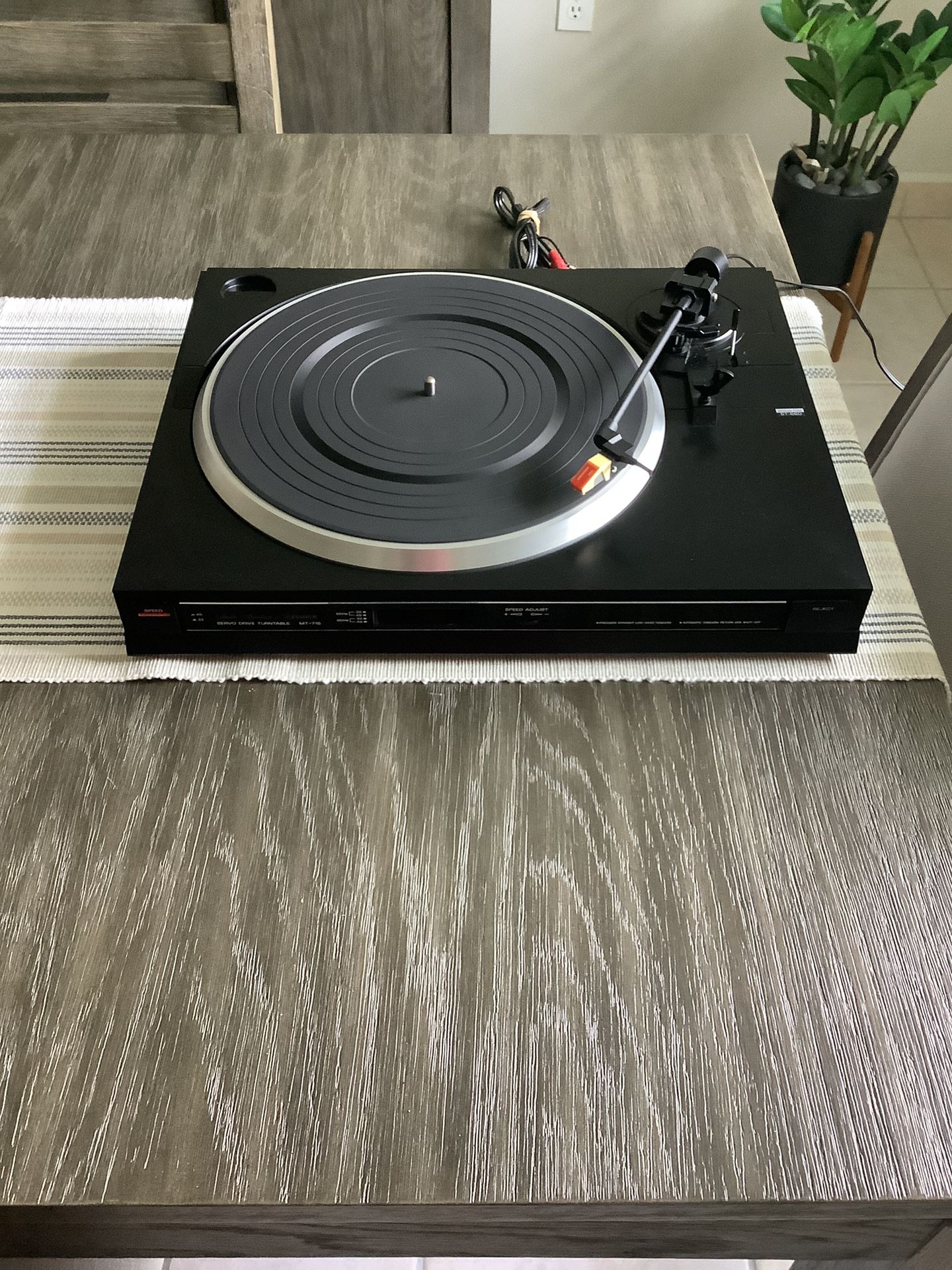 * FISHER * STEREO TURNTABLE WITH AUDIO- TECHNICA CARTRIDGE . EXCELLENT CONDITION . NEAR MINT . MUST SEE TO APPRECIATE . 