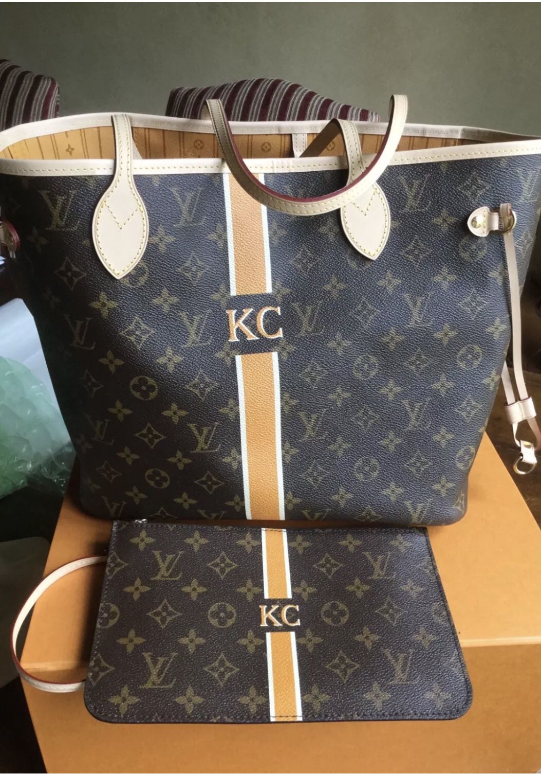 Authentic Louis Vuitton Mon Mono Neverfull tote 2018!!! for Sale in  Knoxville, TN - OfferUp
