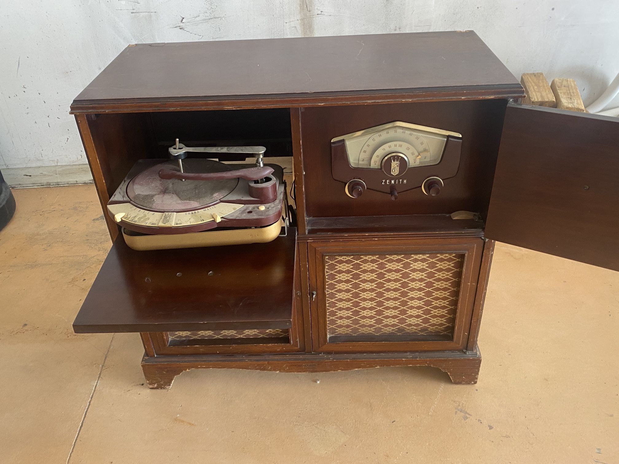 Antique Zenith, Record Player And Radio