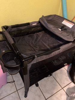 Bassinet and play pin w/ changing table