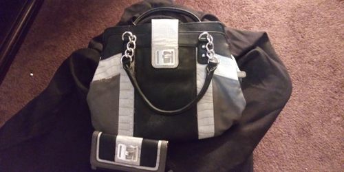 Guess purse