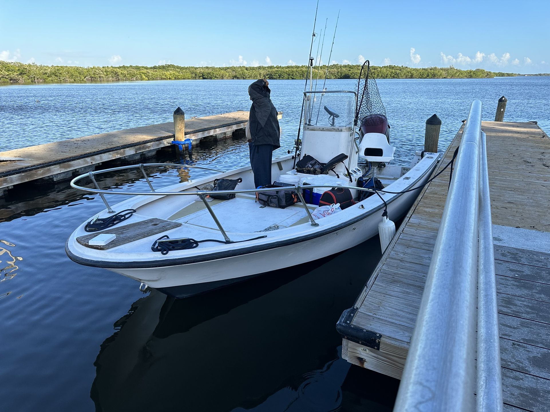 For Sale: Robalo 20 ft Center Console Fishing Boat with Yamaha VMAX 225** excellent condition