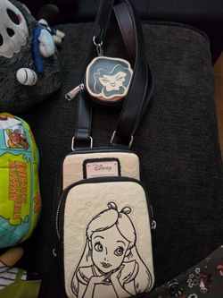 Disney's Alice in Wonderland Cellphone purse with Coin Purse