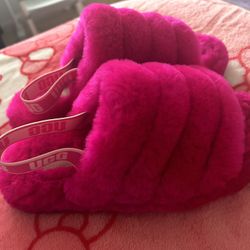 UGG fluff Yea Slippers Size 4 Fit 5 NEW**