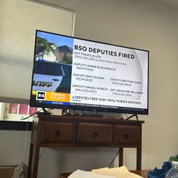 ONN TV With Table. Great Condition