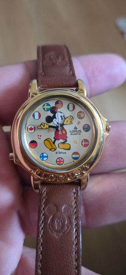 Vintage Disney Lorus Mickey Mouse World Flags Musical Watch V(contact info removed)