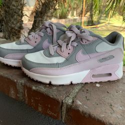 Girls Nike Air max Lightly USED