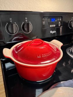 Le Creuset round ceramic baking pot