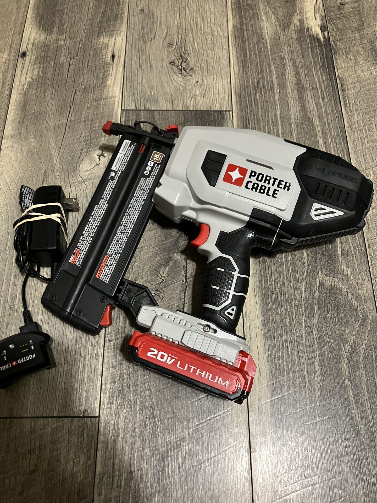 PORTER-CABLE 20V MAX* Cordless Brad Nailer Kit with 1 Battery, 18GA (PCC790LA)