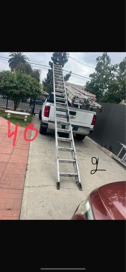 Excellent condition, 40 feet aluminum extension ladder